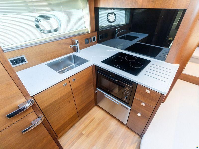 Princess Yachts International V50