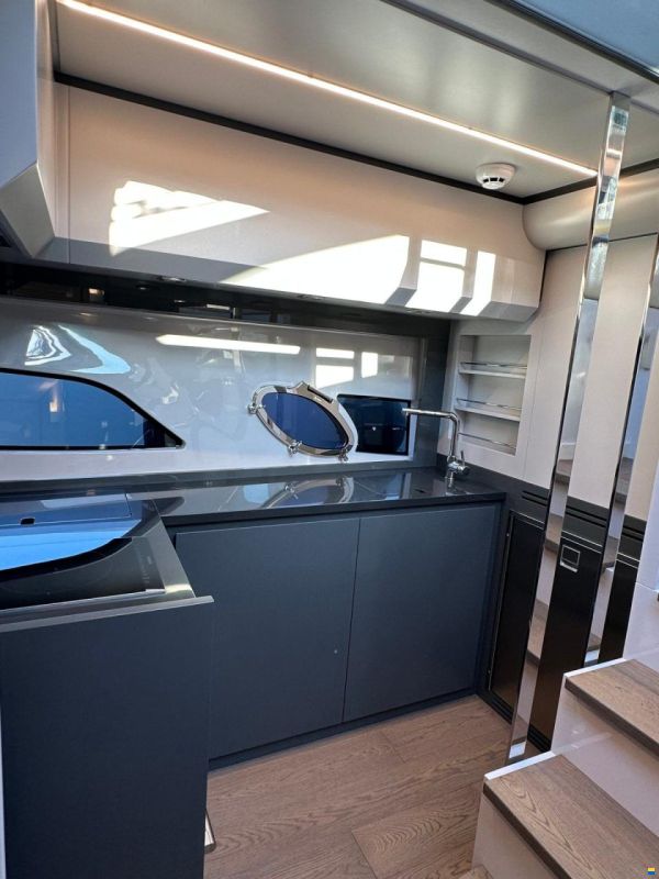 Pershing 5 X