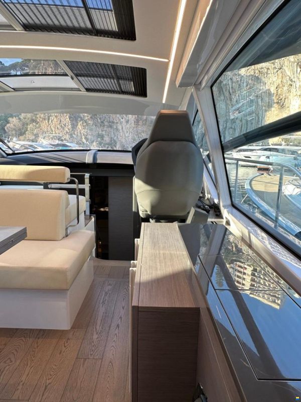 Pershing 5 X