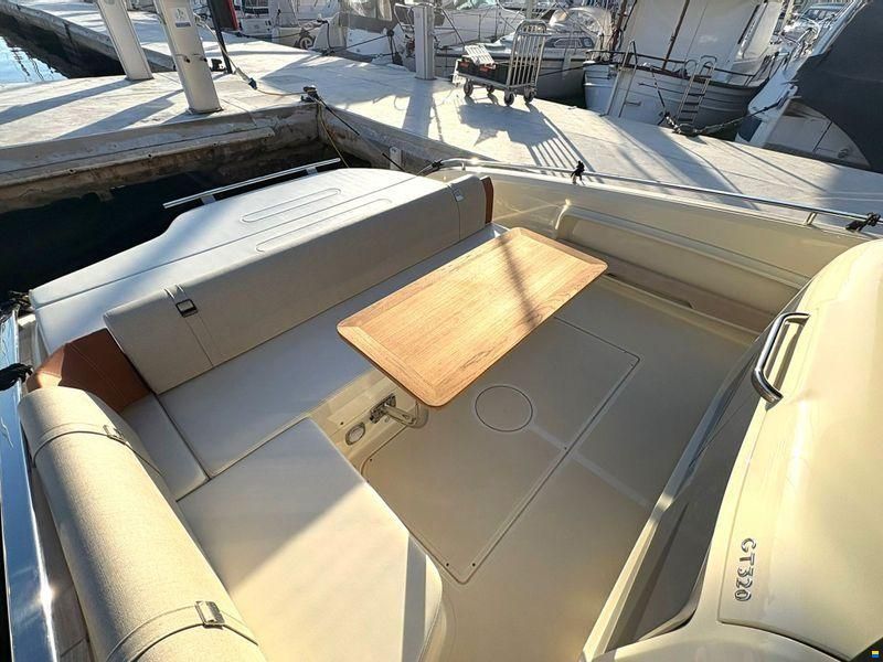 Invictus Yachts 320 GT