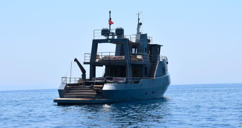 Tansu Custom Steel Trawler