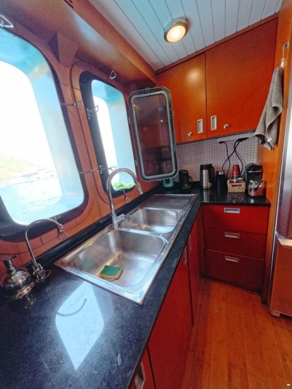 Tansu Custom Steel Trawler