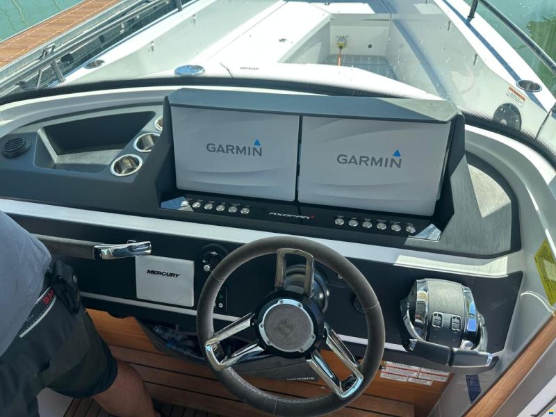 Axopar 28 Cabin