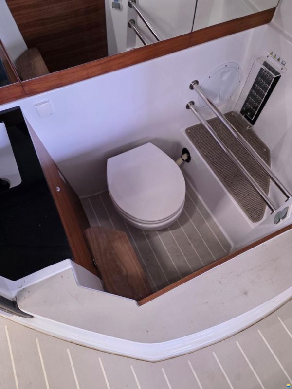 Axopar 28 Cabin