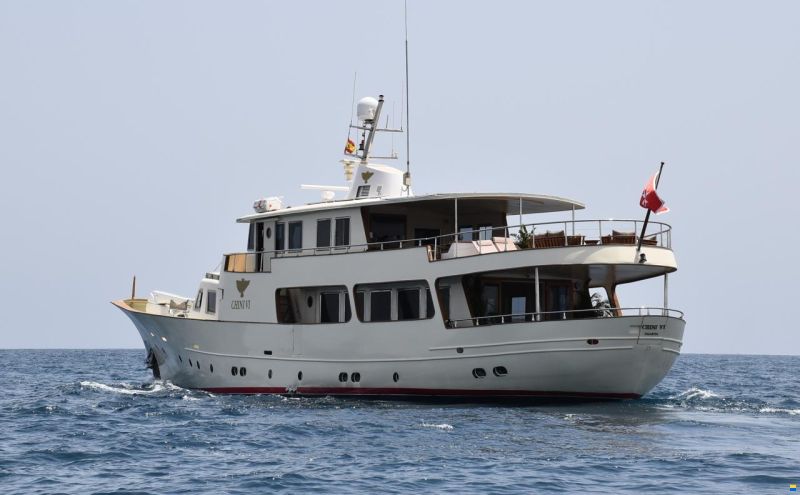 Custom Steel Gentlemen Yacht