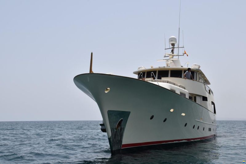 Custom Steel Gentlemen Yacht