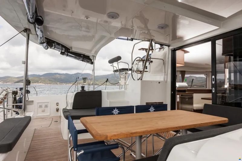 Lagoon 42