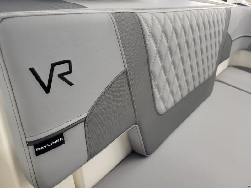Bayliner VR5 Outboard