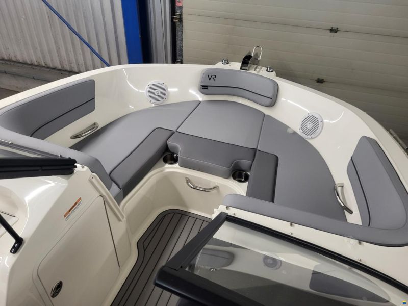 Bayliner VR5 Outboard