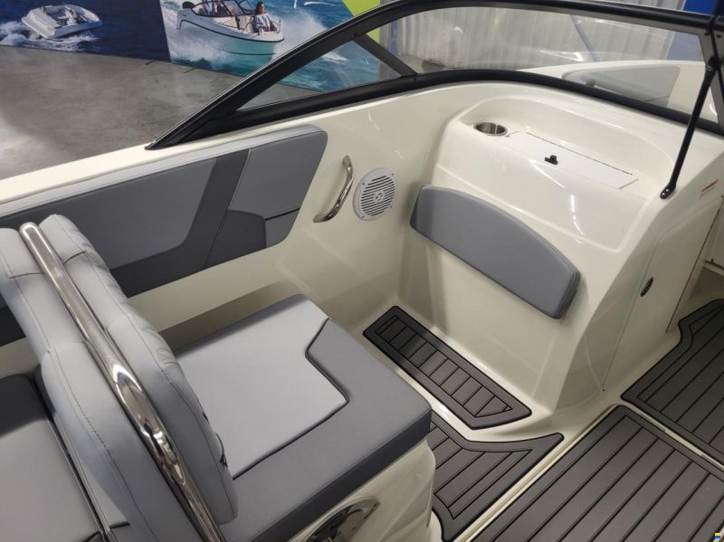 Bayliner VR5 Outboard