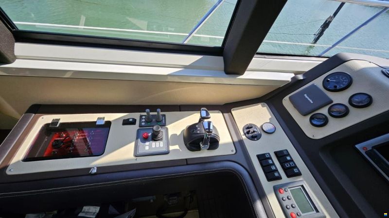 Azimut 62S