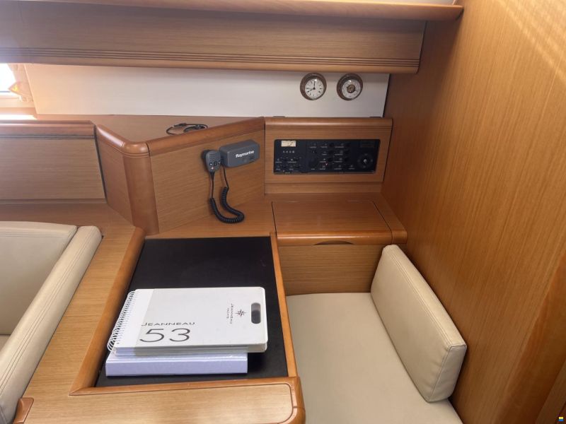 Jeanneau Yacht 53