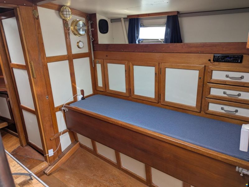 Center-Cockpit Regent