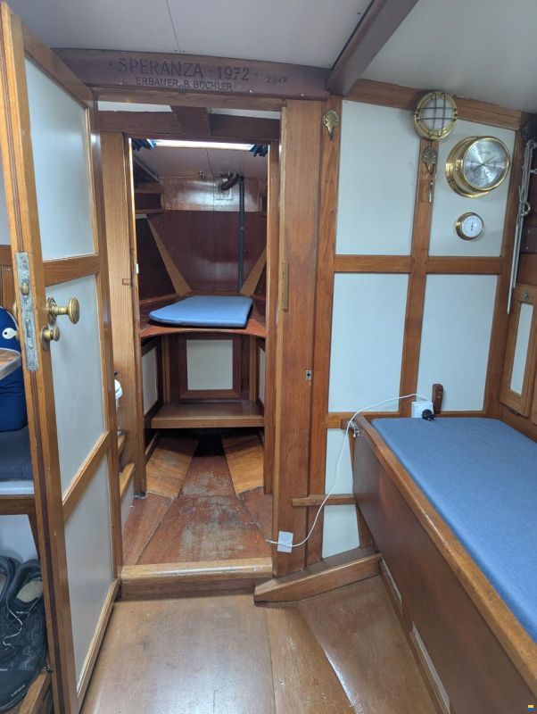 Center-Cockpit Regent