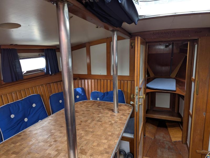 Center-Cockpit Regent