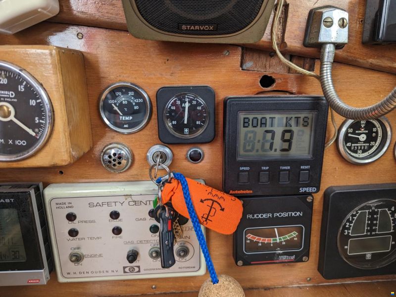 Center-Cockpit Regent