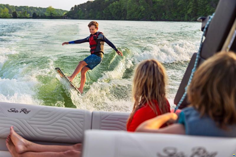 Sea Ray SDX 230 Surf