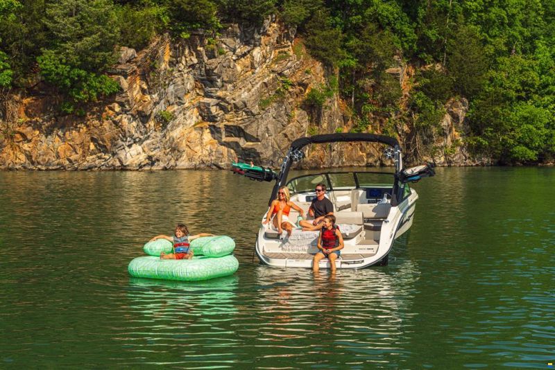 Sea Ray SDX 230 Surf