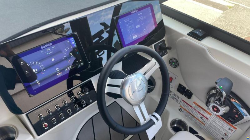 Sea Ray SDX 230 Surf