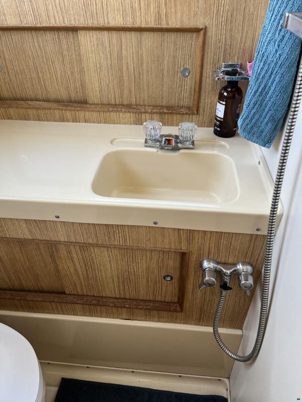 Bertram 28 HT