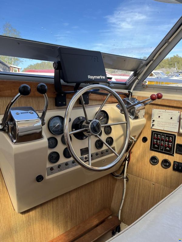 Bertram 28 HT