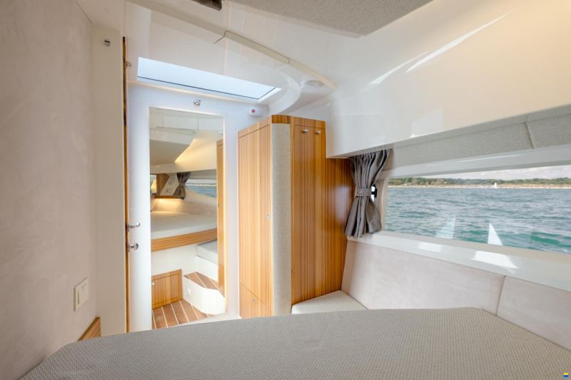 Marex 330 SCA