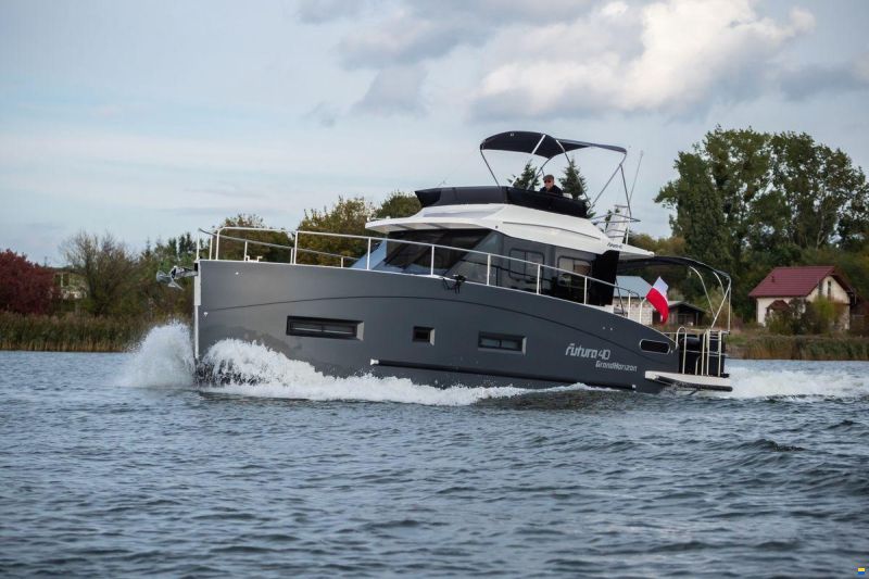 Cobra Futura 40 Grand Horizon