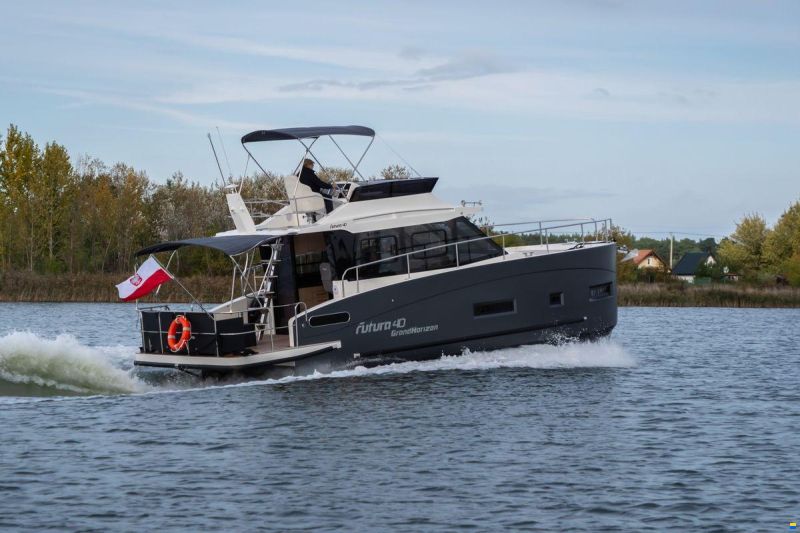 Cobra Futura 40 Grand Horizon