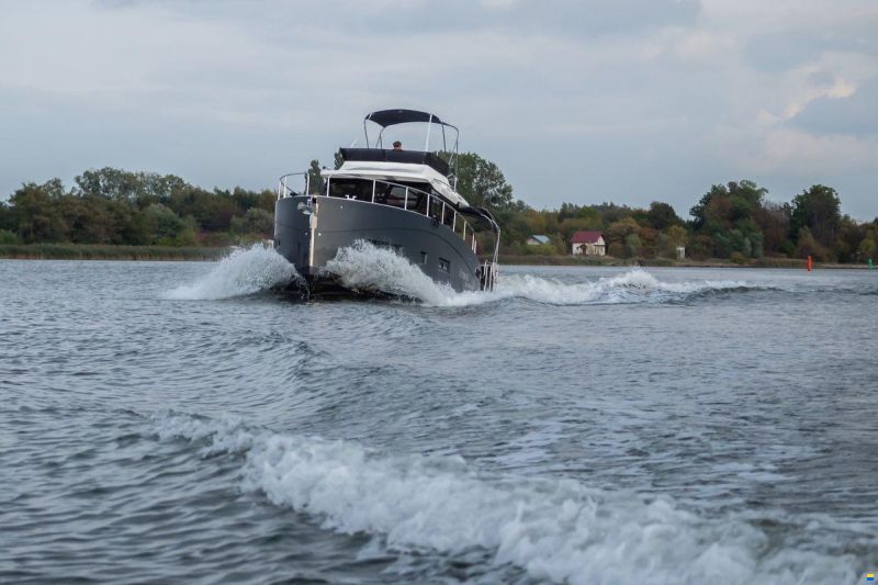 Cobra Futura 40 Grand Horizon