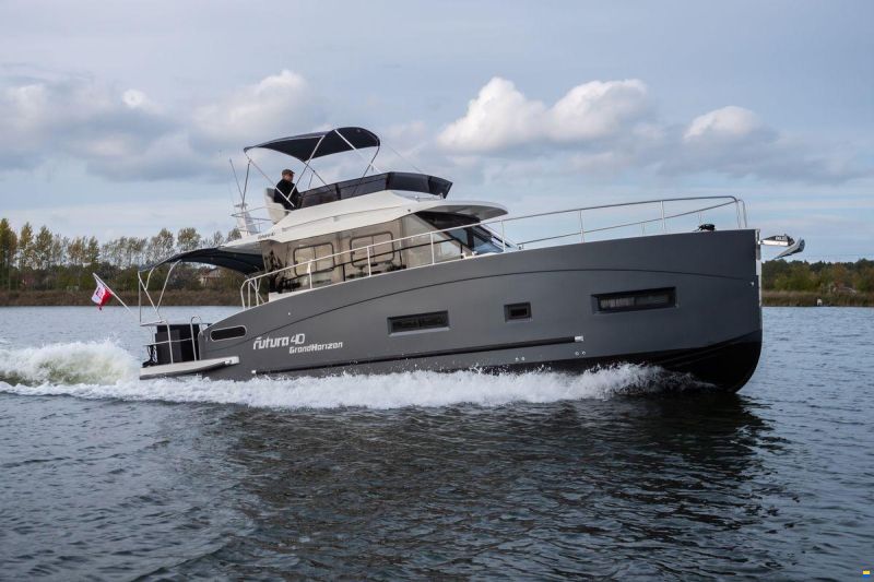 Cobra Futura 40 Grand Horizon