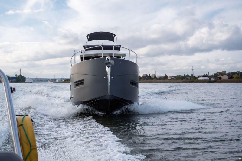 Cobra Futura 40 Grand Horizon