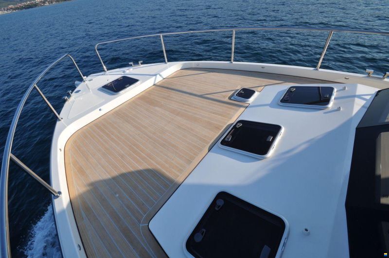 Cobra Futura 40 Grand Horizon