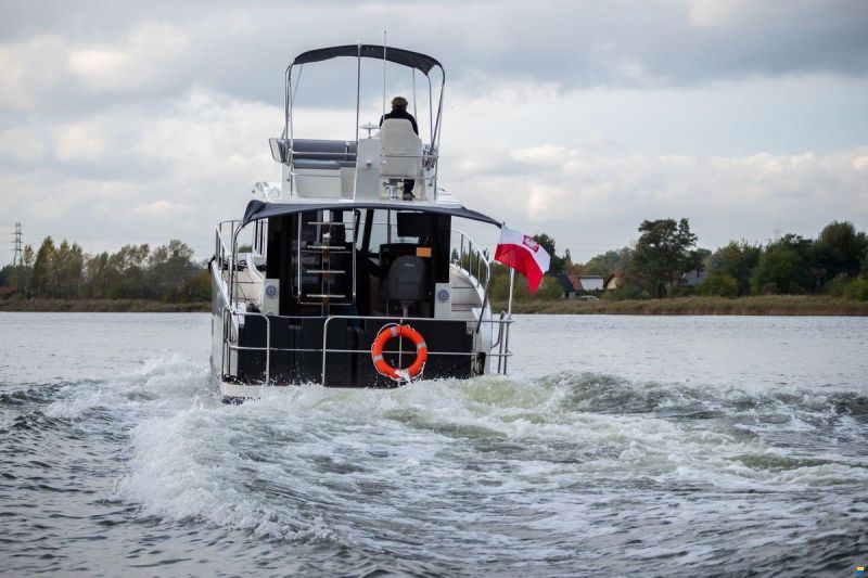 Cobra Futura 40 Grand Horizon