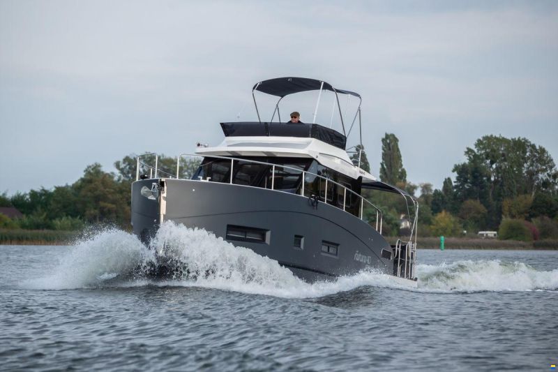 Cobra Futura 40 Grand Horizon