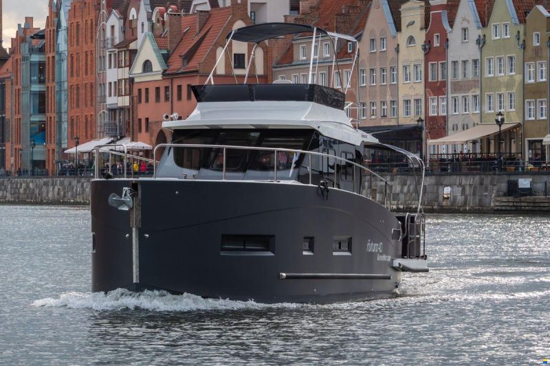 Cobra Futura 40 Grand Horizon