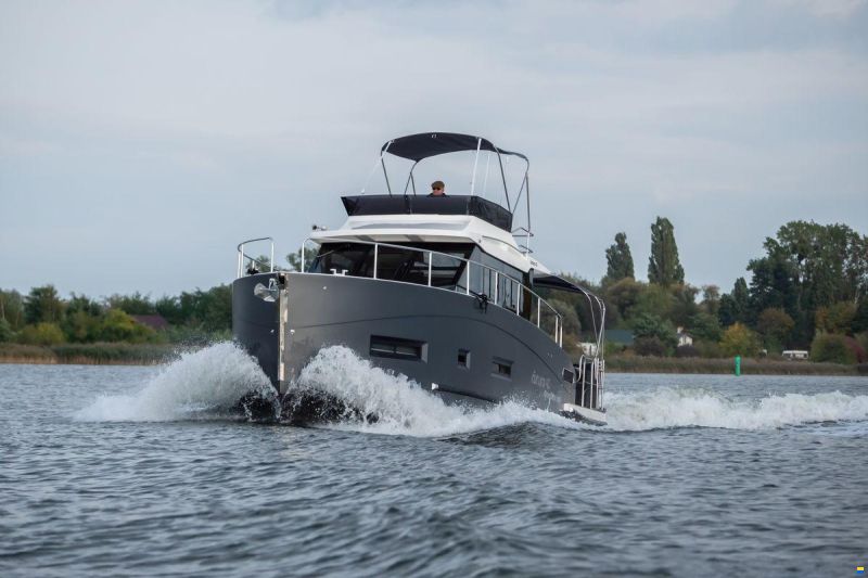 Cobra Futura 40 Grand Horizon