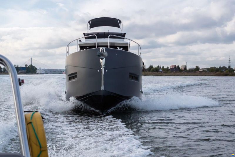 Cobra Futura 40 Grand Horizon