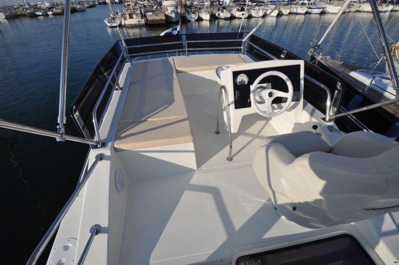 Cobra Futura 40 Grand Horizon