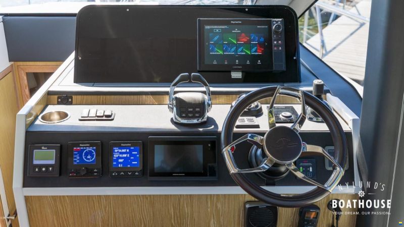 Sealine F430