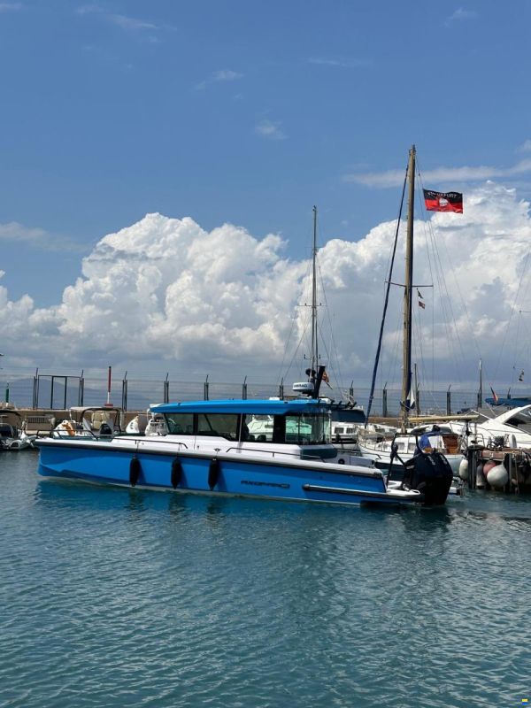 Axopar 37 Cross Cabin