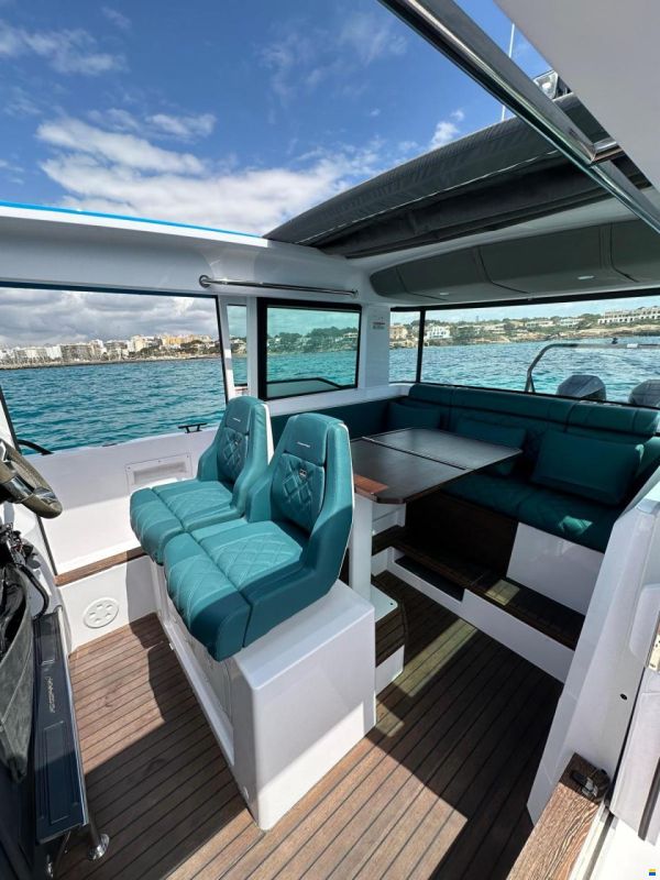 Axopar 37 Cross Cabin