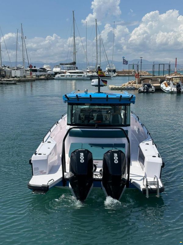 Axopar 37 Cross Cabin
