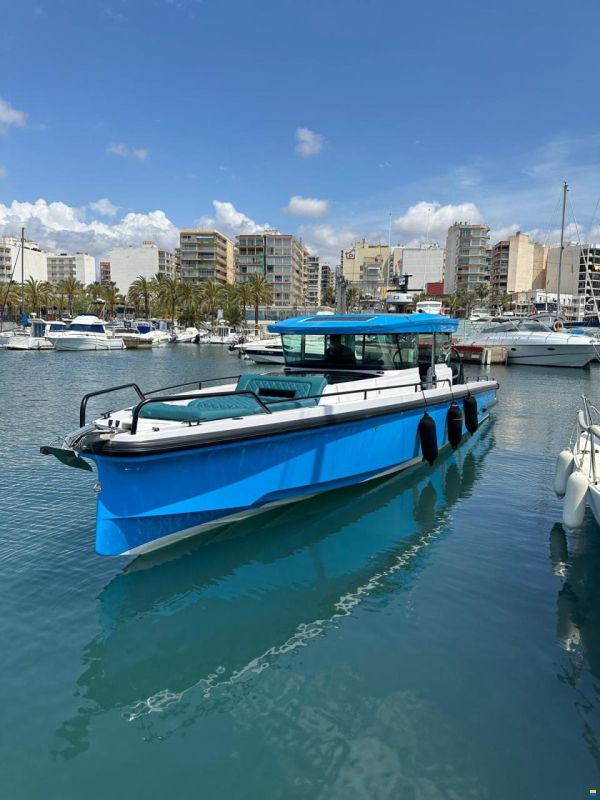 Axopar 37 Cross Cabin