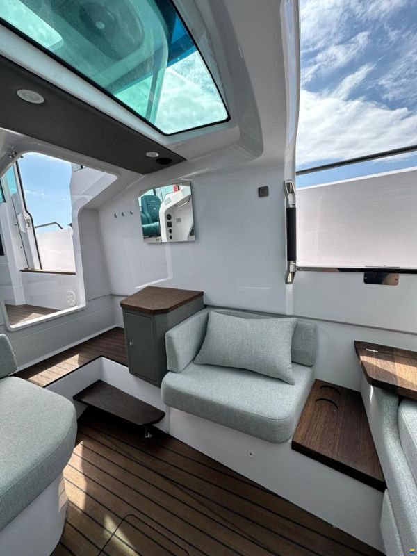 Axopar 37 Cross Cabin
