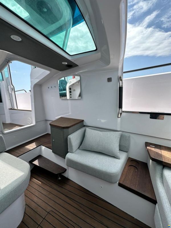 Axopar 37 Cross Cabin