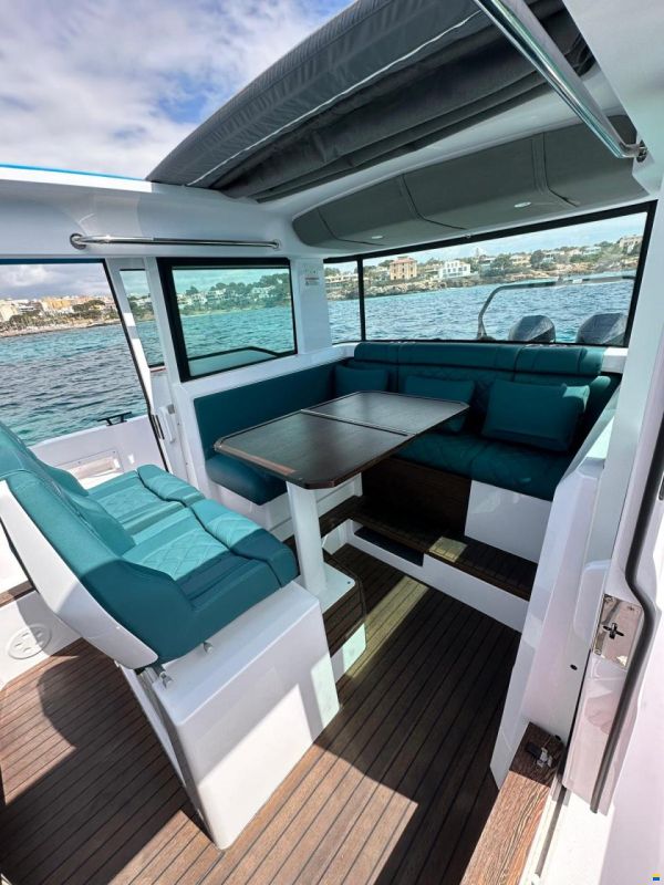 Axopar 37 Cross Cabin