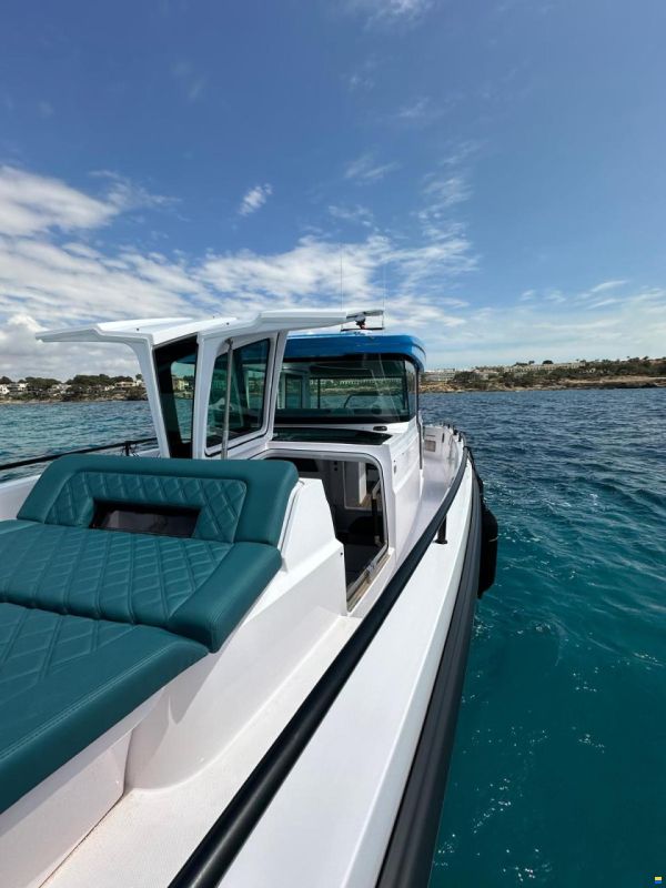 Axopar 37 Cross Cabin