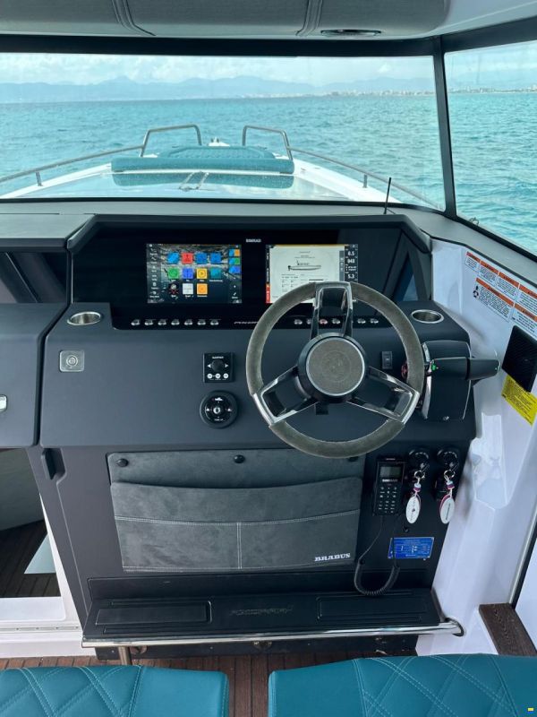 Axopar 37 Cross Cabin