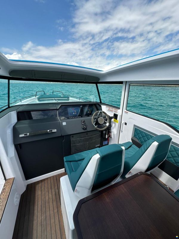 Axopar 37 Cross Cabin