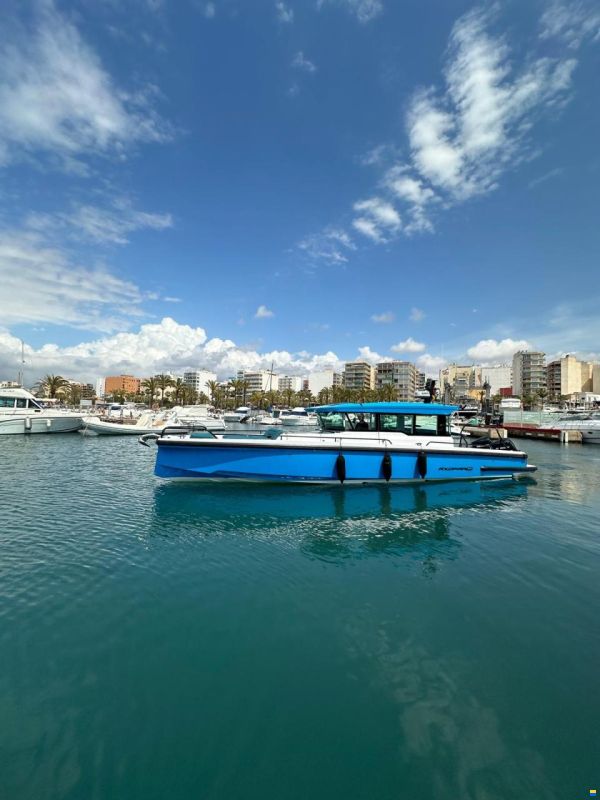 Axopar 37 Cross Cabin